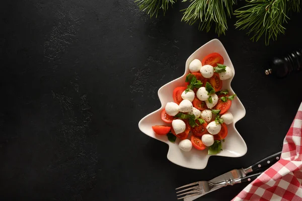 Святковий Салат Caprese Формі Тарілки Різдвяного Дерева Святкової Xmas Вечірки — стокове фото