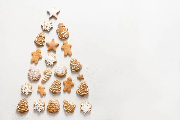 Galletas Caseras Navidad Dispuestas Como Árbol Navidad Sobre Fondo Blanco —  Fotos de Stock