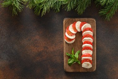 Caprese şeker kamışı salatası bayram Xmas partisi için aperatiftir. Yukarıdan bak. Boşluğu kopyala.