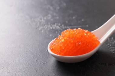 Buzlu kırmızı havyar..