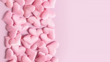 Pembe sevgililer günü kalpleri pembe ekranda hareket ediyor..
