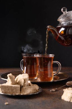 Halva ile çay töreni. Kapat..