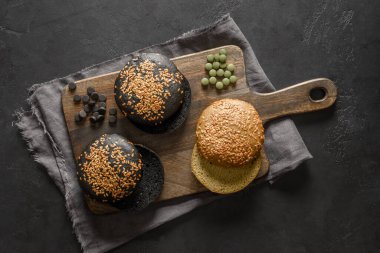 Glütensiz trend üç vejetaryen burger çöreği.