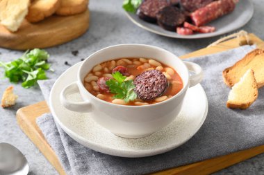 Gri masada İspanyol masalı. Boşluğu kopyala