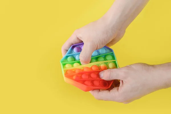 Silicone engraçado colorido anti-stress pop-lo brinquedo para criança. — Fotografia de Stock