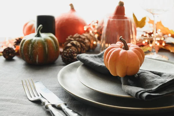 Halloween and Thanksgiving day dinner decorated fallen leaves, pumpkins, spices, grey plate. — Stock Photo, Image