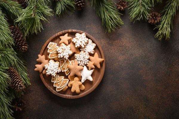 Christmas homemade assorted glazed cookies in wooden plate. — Stok fotoğraf