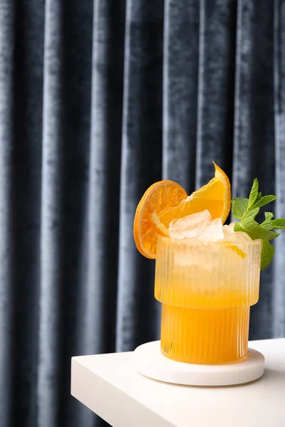 Tropisk cocktail eller friskhet apelsinlemonad, Mai tai. — Stockfoto