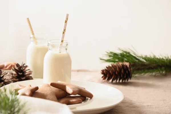 Galletas caseras con leche para Santa Claus. —  Fotos de Stock