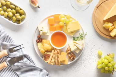 Peynirli, üzümlü, fındıklı, zeytinli, incirli. Şenlikli gurme aperatifi.