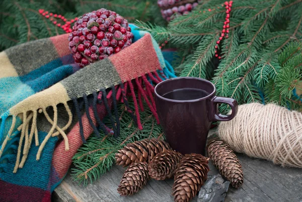 Cup of hot tea on a rustic wooden table. — Stock Photo, Image