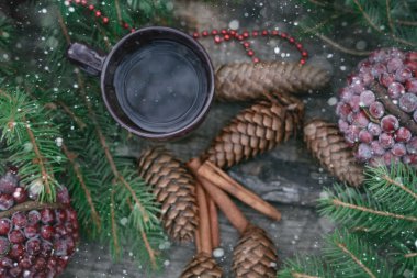 Fincan çay bir rustik ahşap tablo.