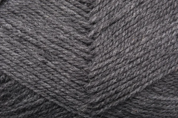 Streng van grijze wol garen voor breien. Behang of abstract achtergrond — Stockfoto