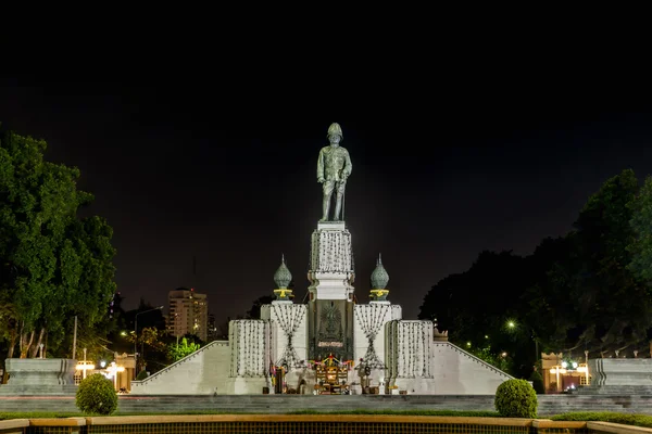 Kral Rama XI anıt lumpini Park