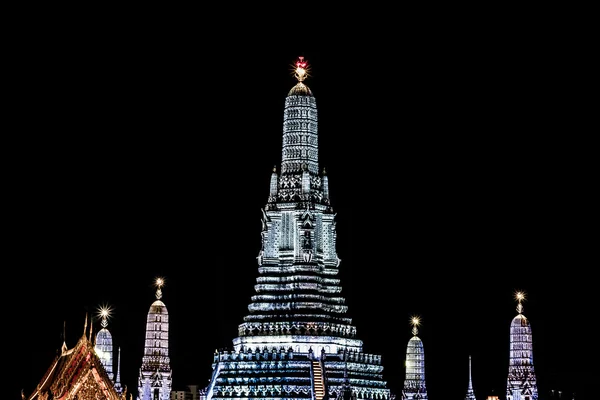 WAT Arun gece sahnelerinde beyaz ışık üzerinde