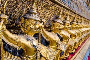 Altın garuda desen ayakta wat pha kaew