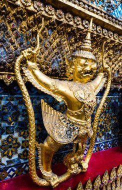 Altın garuda desen ayakta wat pha kaew