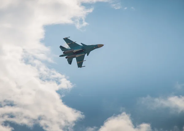 O avião voando no céu — Fotografia de Stock