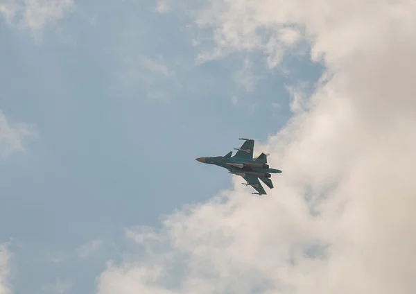 O avião voando no céu — Fotografia de Stock