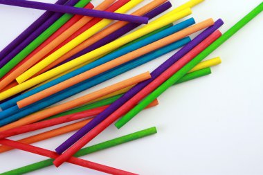renkli sopa ve renkli kalemler