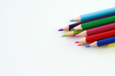 renkli sopa ve renkli kalemler