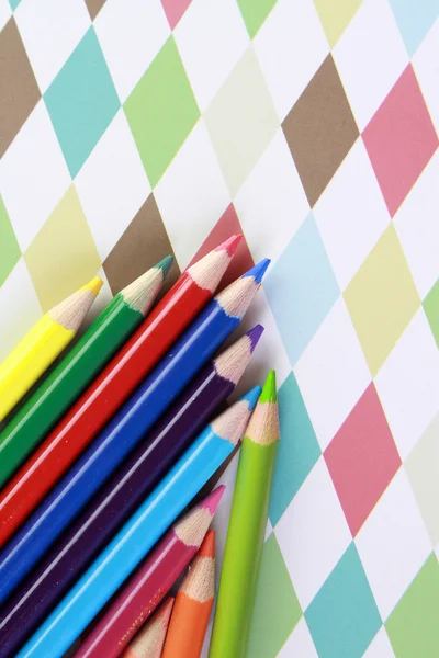Palo de colores y lápices de colores — Foto de Stock