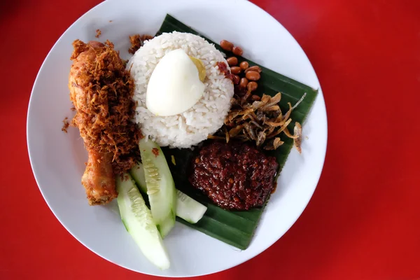 Nasi lemak tavuk