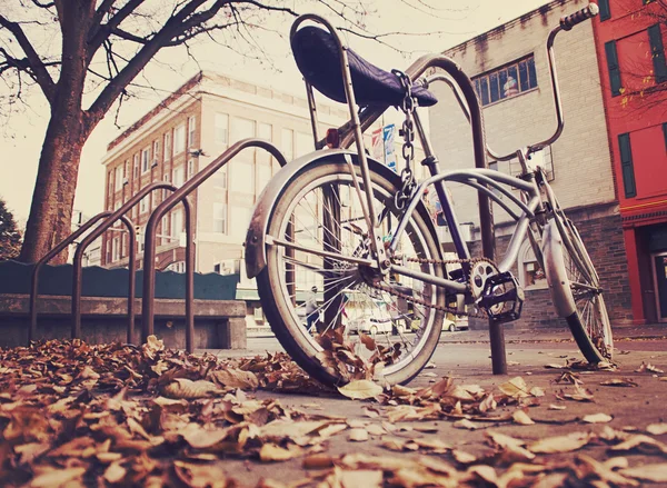Estacionado una buena bicicleta — Foto de Stock