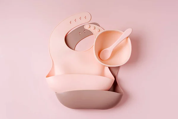 Ensemble Vaisselle Pour Enfants Bavoirs Silicone Accessoires Bébé Concept Nutrition — Photo