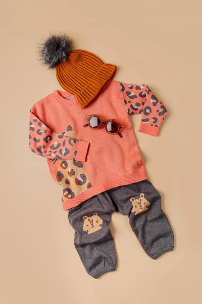 Cute Set Musim Gugur Pakaian Anak Anak Leopard Mencetak Sweater — Stok Foto