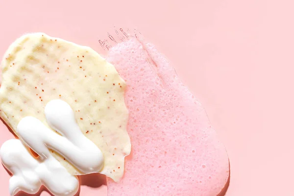 Różne Maski Kosmetyczne Kremy Serum Peeling Maz Różowym Tle Piękna — Zdjęcie stockowe