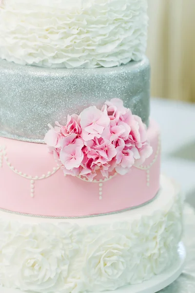 Beautiful wedding cake with flower — Stock Photo, Image