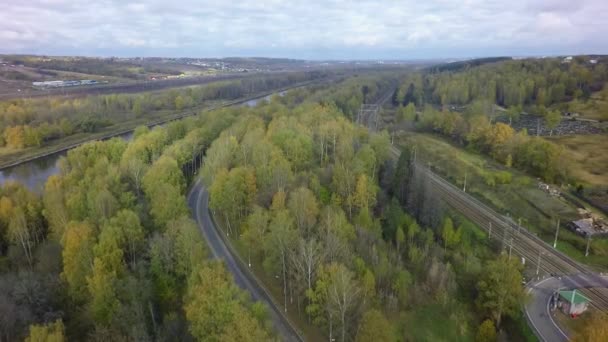 Outono aéreo River Railroad Road — Vídeo de Stock