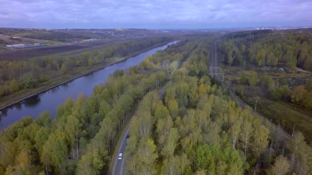 Aerial hösten River Railroad väg — Stockvideo