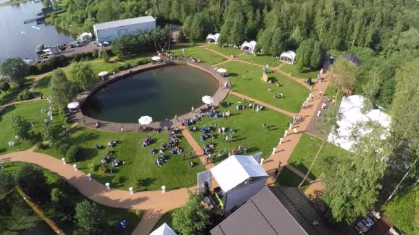 Gün batımı river park orman doğa yat tekne dron tarafından hava sonbahar yaz — Stok video