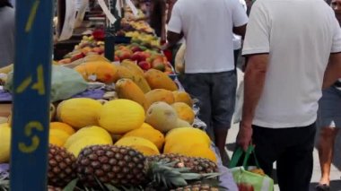 meyve satın insanlar