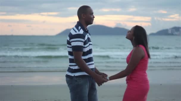 Couple holding hands at sunset — Stock Video