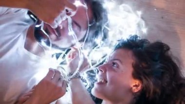 Çift Noel ışıkları ile oynamak