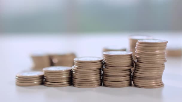 Many Brazilian coins scattered on the table — Stock Video