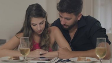 Çift browsing belgili tanımlık enterne tablet
