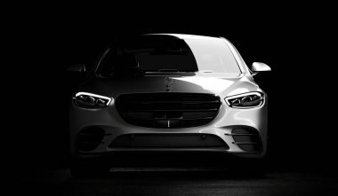 Almaty, Kazakistan, 26 Mart 2021 Mercedes-Benz S-sınıfı w223, 2021, stüdyo ışığında siyah arka planda lüks pahalı sedan. 3d hazırlayıcı