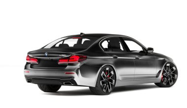 Kazakistan, Almaty - 25 Ocak 2026: Tamamen yeni BMW 5 Serisi G30 540 xdrive beyaz arka planda izole edildi. 3d hazırlayıcı
