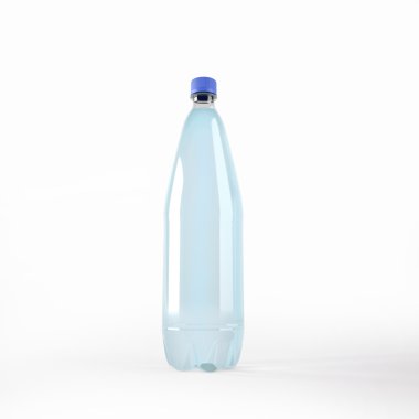 Beyaz üzerine izole edilmiş plastik içme suyu şişesi.