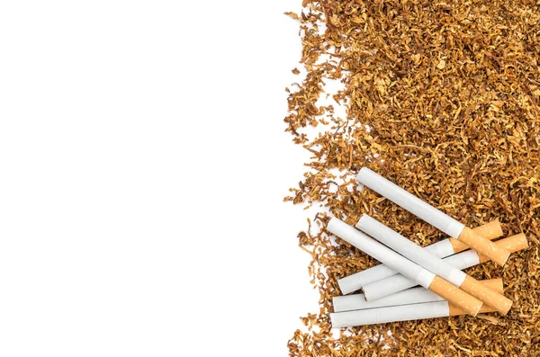 Okraj Cigaret Řezaném Tabáku Který Rozsypal Bílém — Stock fotografie