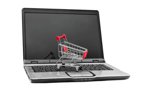 Carrello Della Spesa Sul Laptop Aperto Isolato Bianco — Foto Stock