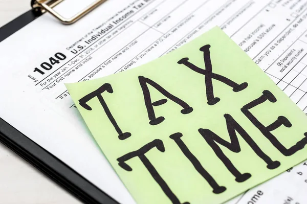 Klistermärke Med Frasen Tax Time Skattsedeln Närbild — Stockfoto