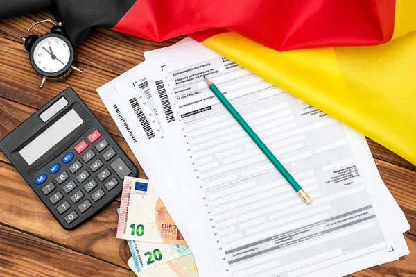 Formulario Impuestos Alemán Con Calculadora Bandera Sobre Mesa Traducción Declaración — Foto de Stock