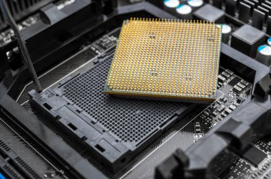 Merkez işlemci ana kartta yatıyor. Kapat..