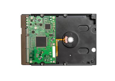 Beyaz arkaplandaki sabit disk. Sabit diskin arka tarafı.