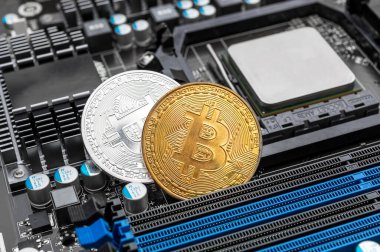 Bilgisayar anakartında iki Bitcoin var..